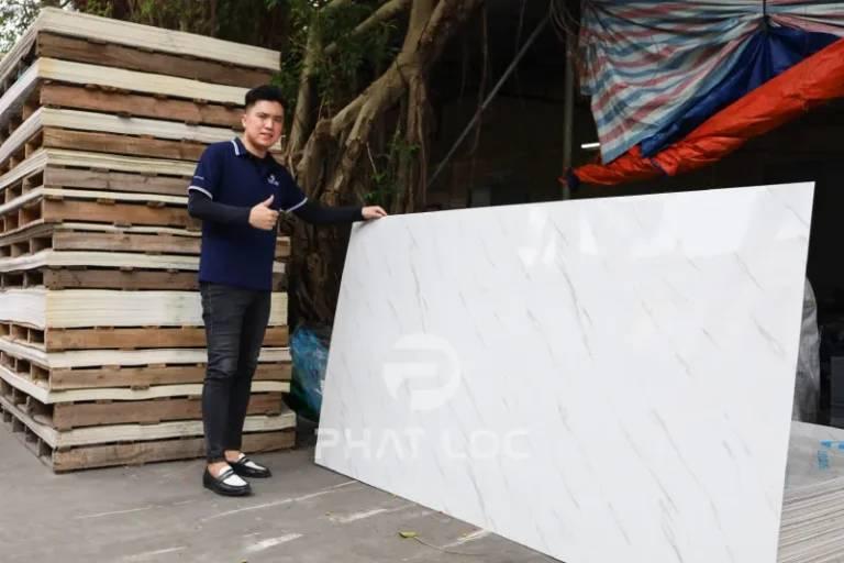 Gợi Ý 8+ Mẫu Tấm PVC Vân Đá Trắng Đẳng Cấp, Tô Điểm Không Gian Sống và Kinh Doanh