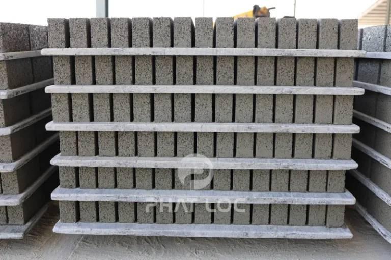 Pallet Nhựa Đặc PVC/PP: Giải Pháp Siêu Bền, Tải Trọng Lớn, Tối Ưu Chi Phí Số 1 Cho Gạch Không Nung