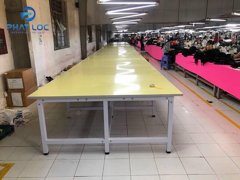 Nhựa PVC Làm Mặt Bàn Thao Tác Công Nghiệp: 6+ Ứng Dụng Phổ Biến