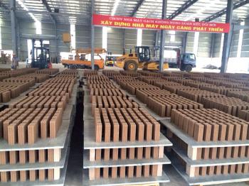 Sử dụng pallet nhựa trong sản xuất gạch có ưu điểm gì?