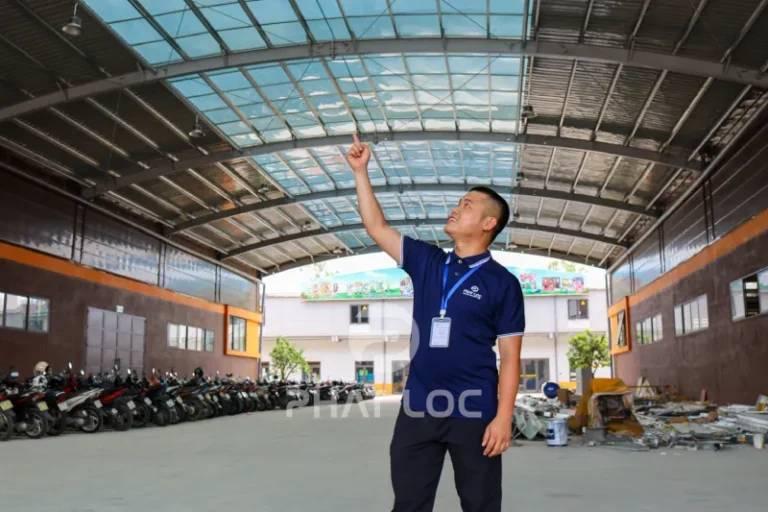 Tấm Poly Xám Khói Lợp Mái 2026: Công Trình Nào Nên Sử Dụng Phù Hợp?