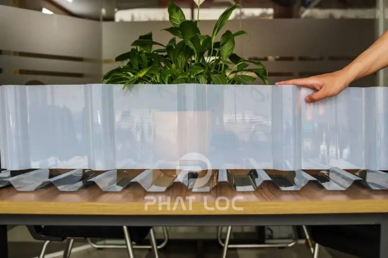 Cập Nhật Giá Polycarbonate 5 Sóng Lợp Mái Nhà Xưởng Tháng 05/2026