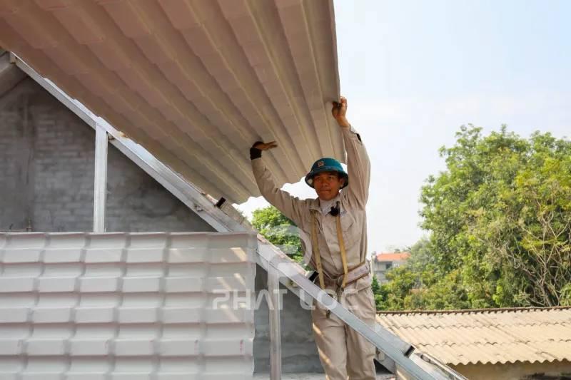Tiền Công Lợp Mái Ngói Nhà Ở, Biệt Thự Năm 2026 – Báo Giá Chi Tiết