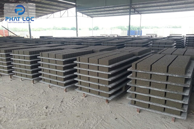 Pallet PVC sản xuất gạch không nung
