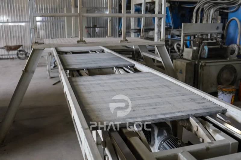 Các Loại Pallet Nhựa Cho Máy Ép Gạch TPHCM