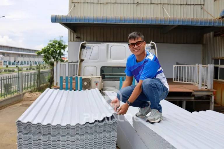 Cấu tạo và ưu điểm của Tôn nhựa PVC/ASA dùng làm vách thưng