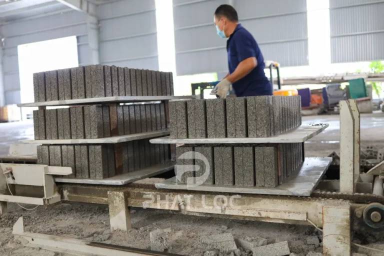 Chi Phí Sản Xuất Gạch Không Nung Từ Nhân Công Và Vận Hành Nhà Máy