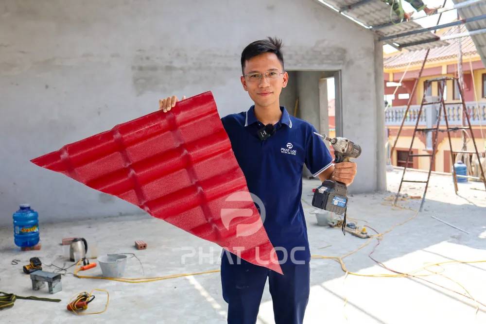 Có nên lợp tôn mới lên tôn cũ không?