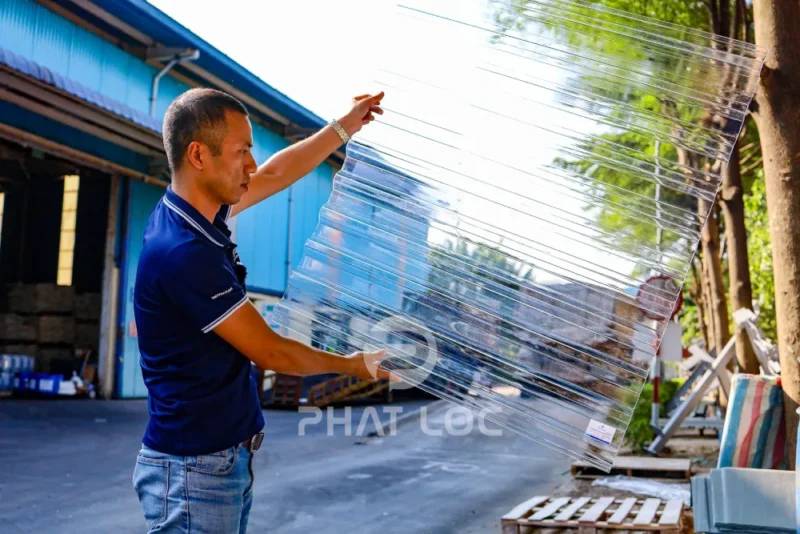 Giải Pháp Phát Lộc: Vì Sao Nên Chọn Tấm Nhựa Polycarbonate?