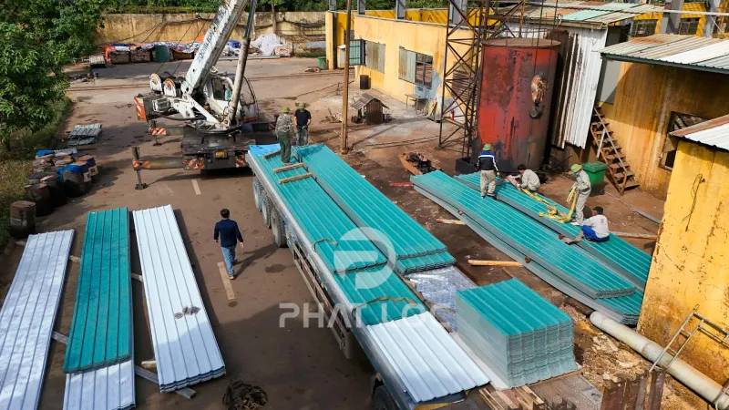 Hướng dẫn chọn tôn nhựa màu xanh phù hợp công trình