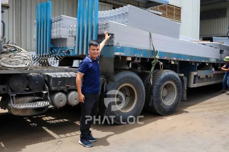 Lắp Đặt Tôn Nhựa Tận Nơi Tại Quảng Ninh