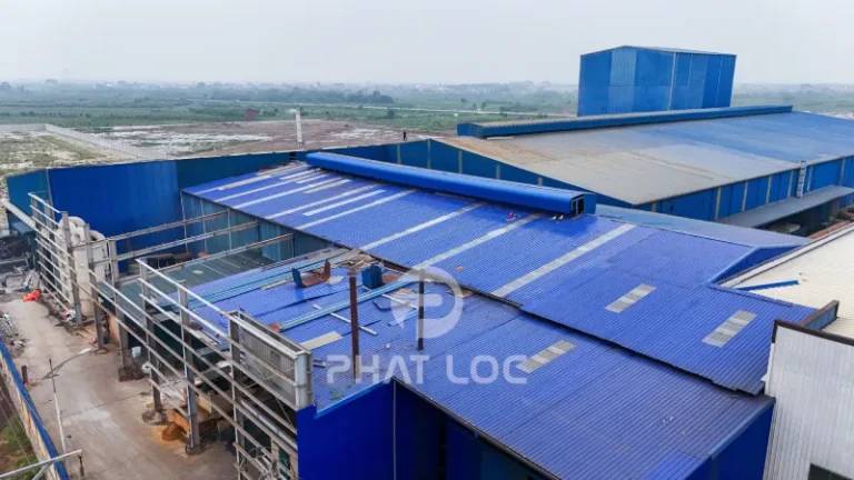 Nhà máy thép tại Hưng Yên – Tôn nhựa PVC/ASA 5 sóng thay thế tôn kim loại