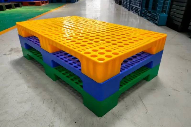 Pallet nhựa tái chế