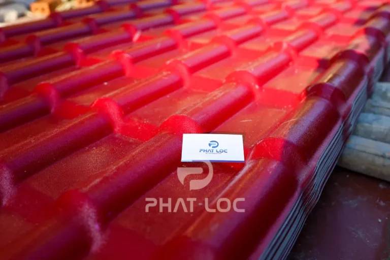 So sánh ngói nhựa màu đỏ PVC/ASA với các loại mái khác