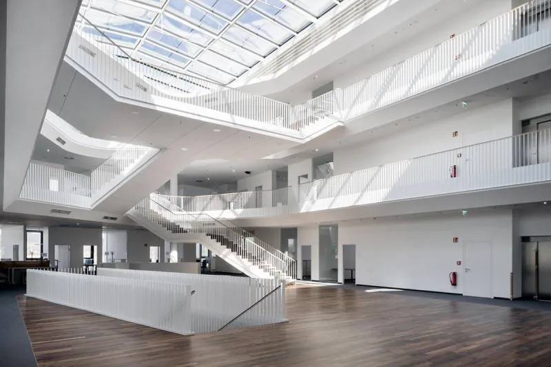 Tấm Nhựa Lấy Sáng Polycarbonate – Vừa lấy sáng vừa cách âm