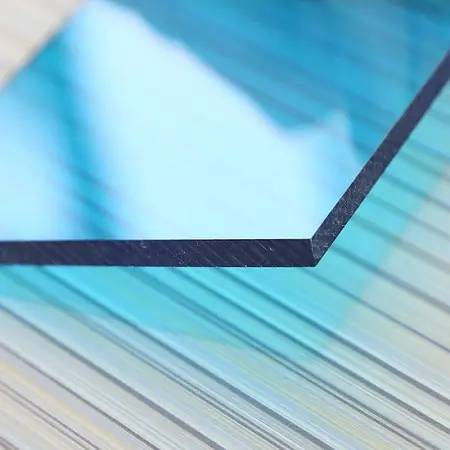 Tấm Polycarbonate đặc ruột
