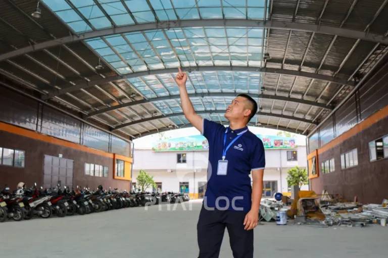 Ứng dụng Tấm Poly Xám Khói cho Nhà máy – Khu công nghiệp