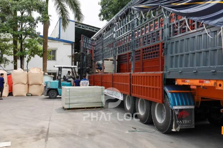 Vì sao các doanh nghiệp nên chọn mua tấm nhựa PP ở TP.HCM?