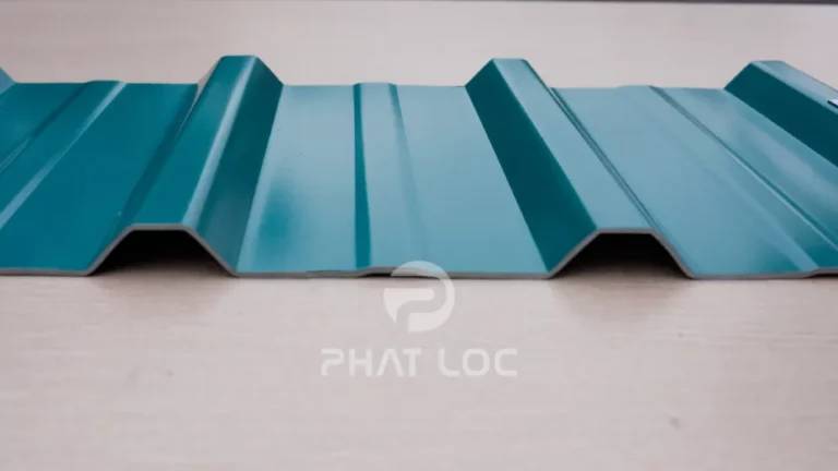 Vì sao Tôn Nhựa Màu bền màu?