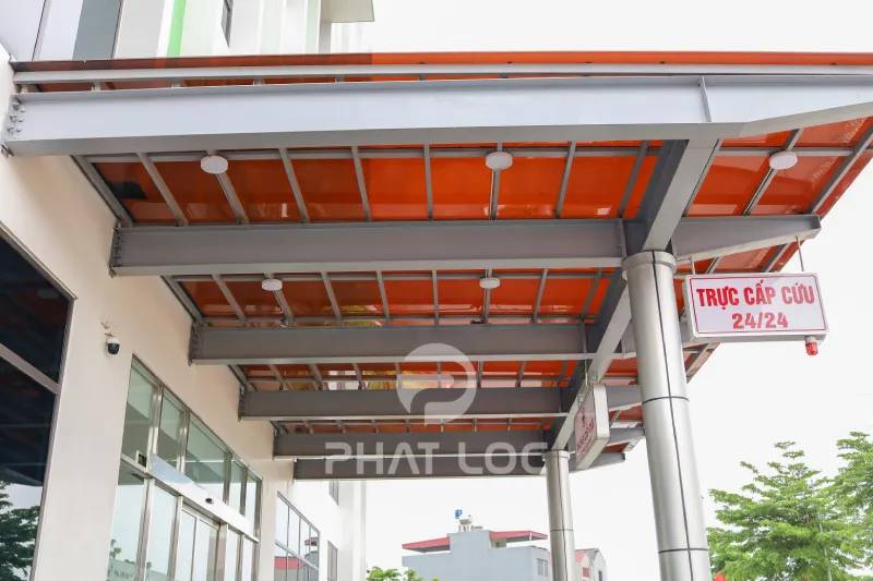 Xu Hướng Dùng Tấm Lợp Poly Màu Trà Trong Công Trình Hiện Đại