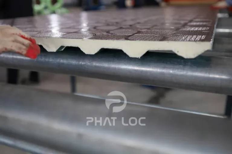 ếu tố ảnh hưởng đến Giá Màng Bạc Phủ Tôn Xốp